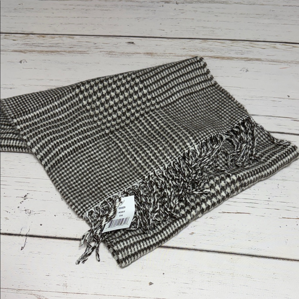 NWT Better than Cashmere Stylish Houndstooth Scarf